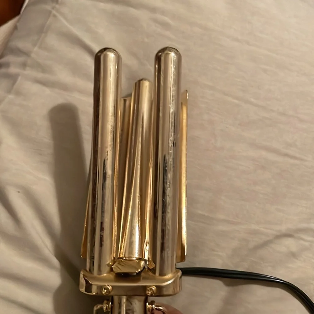 VIDAL SASSOON GOLD SERIES HAIR WAVERS/High & Low heat settings. Heats to 210 VNT